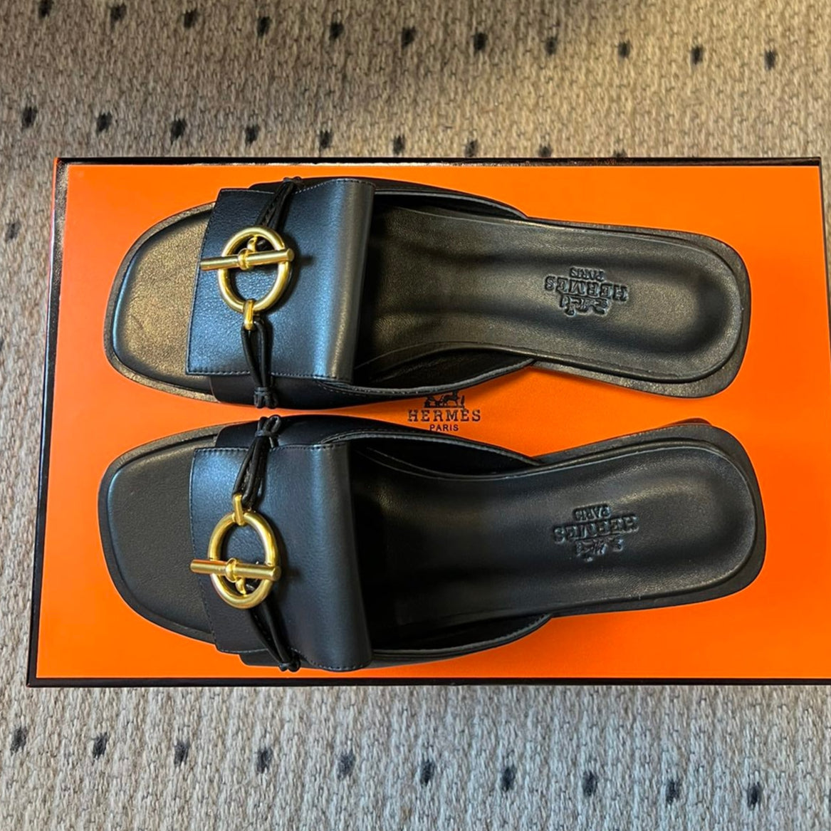 ILOT FLAT SANDAL IN BLACK CALFSKIN、mysite、Cacoeks