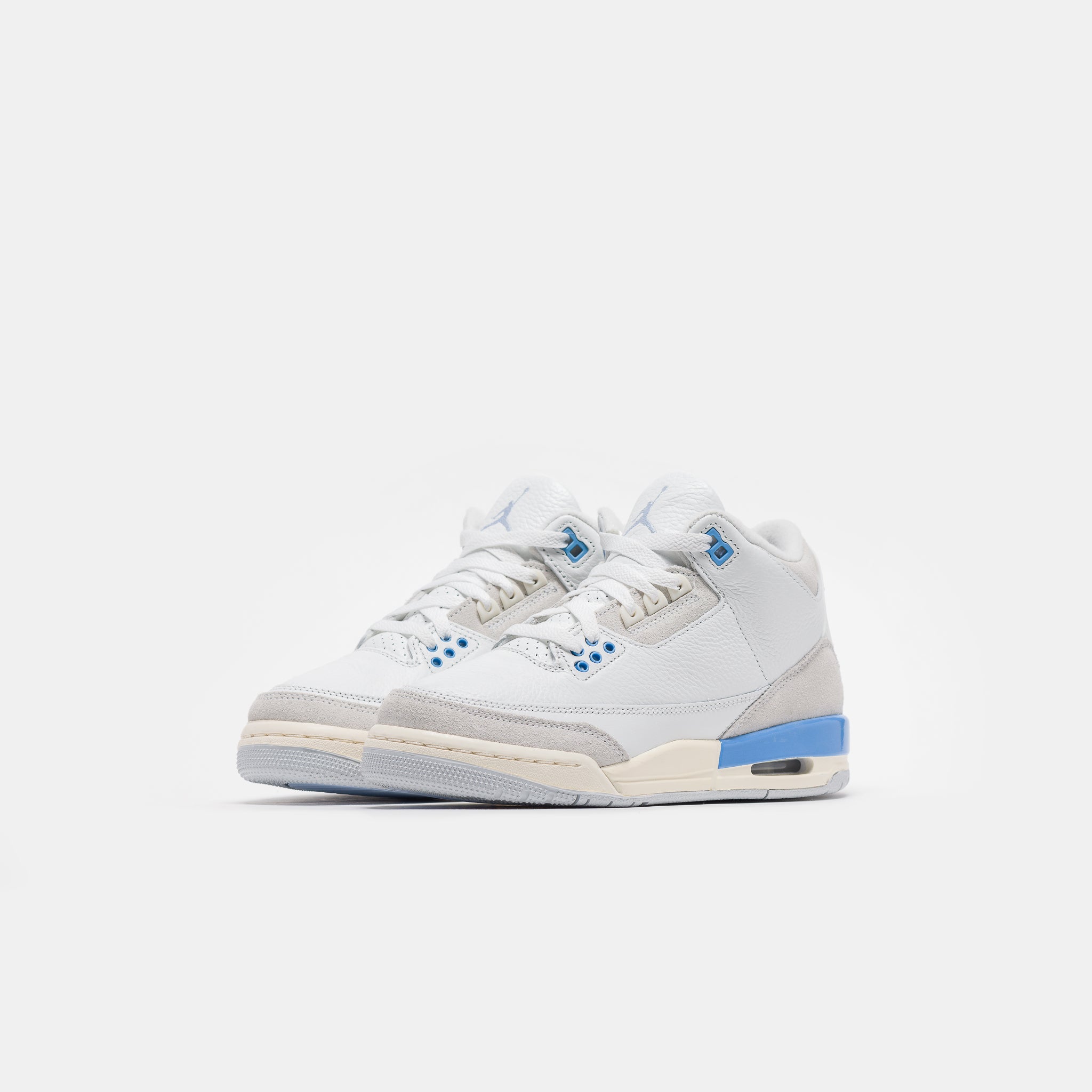 Air Jordan 3 Retro Big Kids Sneaker in Summit White/Hydrogen Blue/Legend Blue