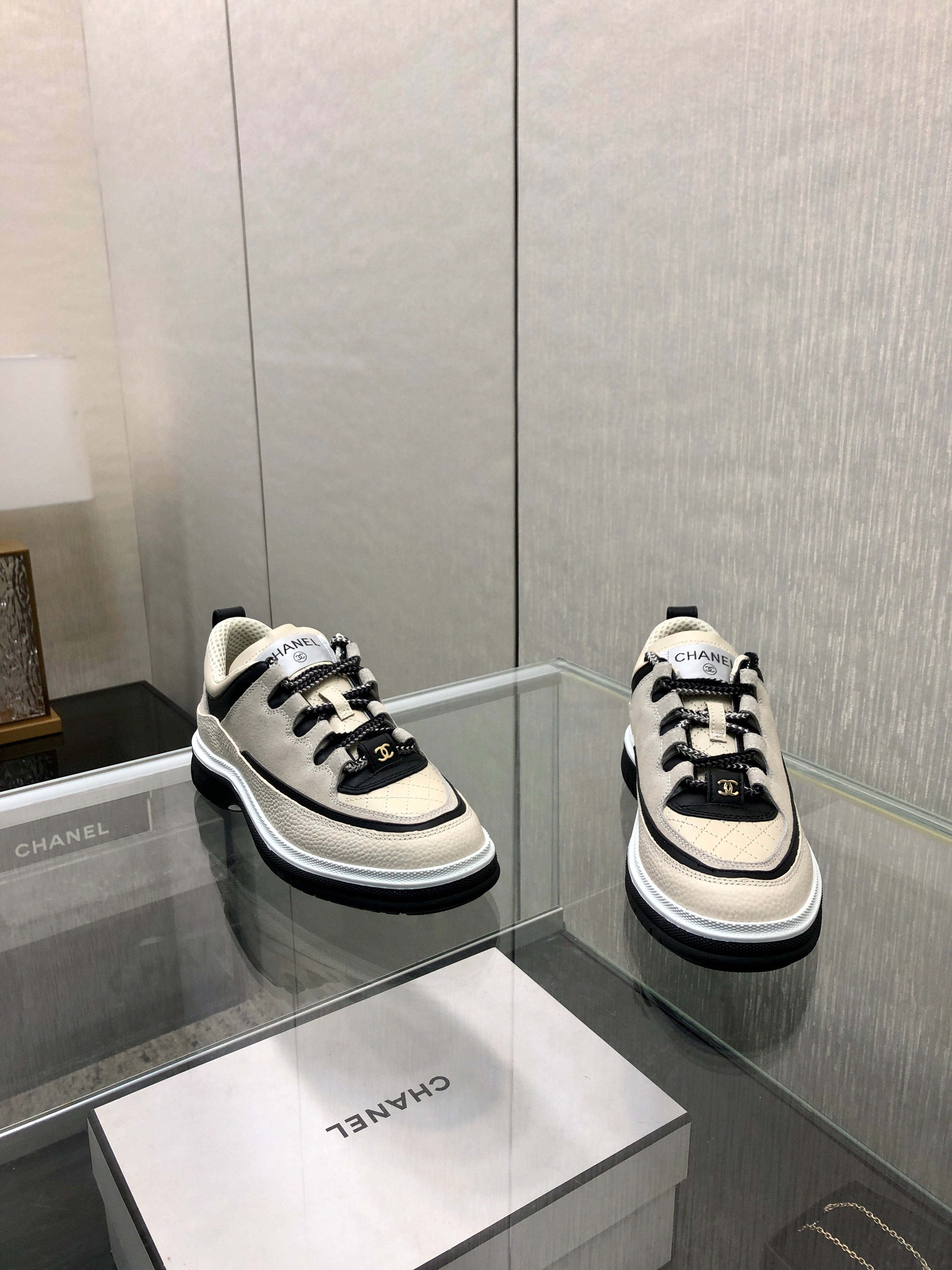 LOW TOP CASUAL SHOES IN BISQUE BEIGE LAMBSKIN AND SUEDE、mysite、Cacoeks