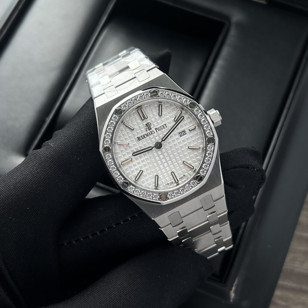 Đồng Hồ Audemars Piguet Royal Oak Replica 11 Nữ Mặt Trắng 34mm (1)