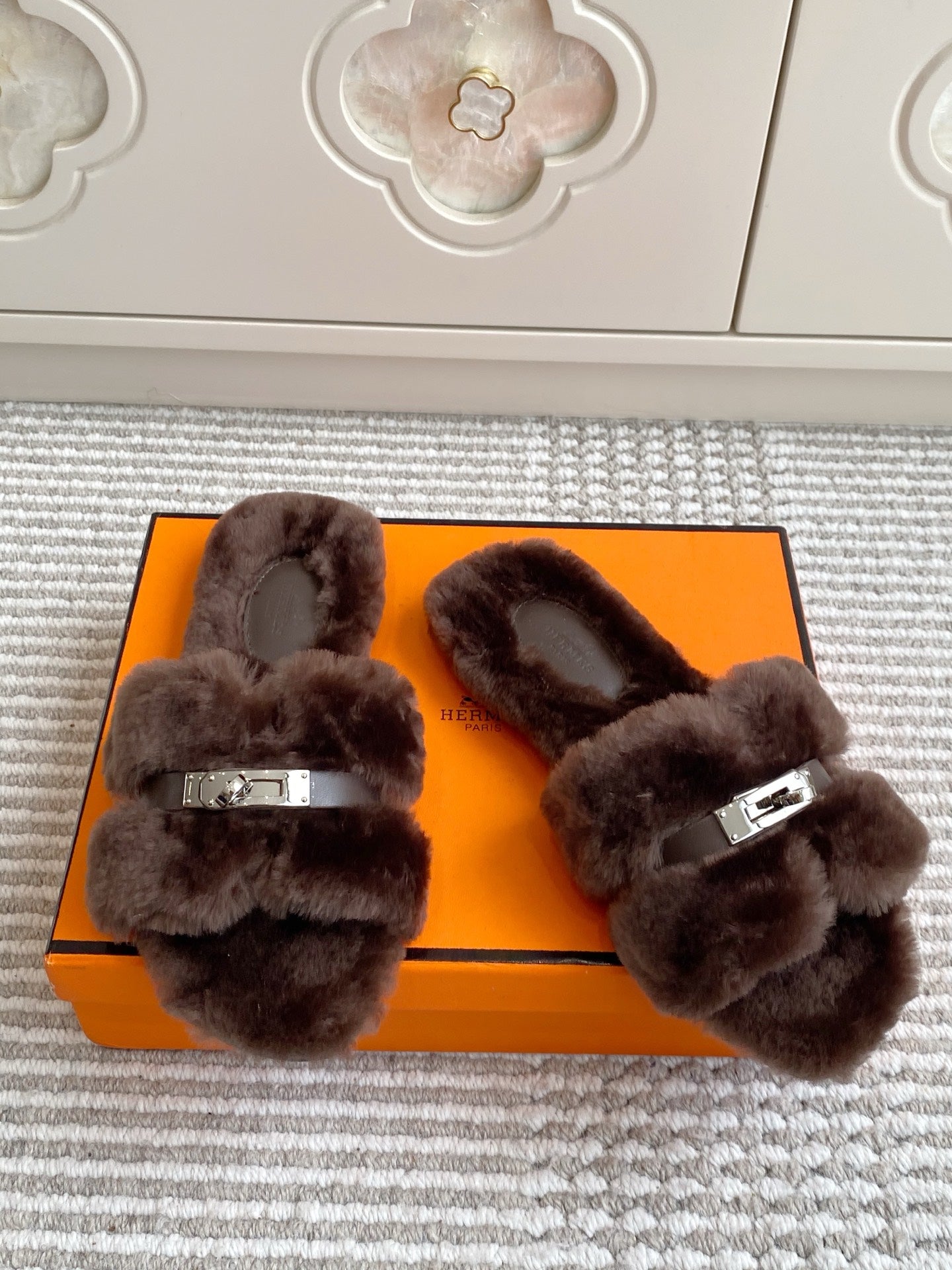 HM 25S ECLAIR SANDAL IN DARK BROWN SHEARLING WITH SILVER HARDWARE、mysite、Cacoeks