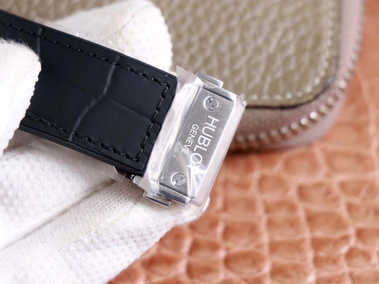 Hublot Classic Fusion Skull Titanium Full Pave 511.NX.9000.LR.1704.SKULL 45mm-fasswatch