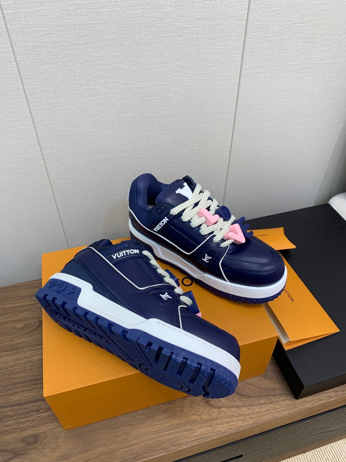 LV WOMEN'S TRAINER IN NAVY BLUE CALFSKIN、mysite、Cacoeks