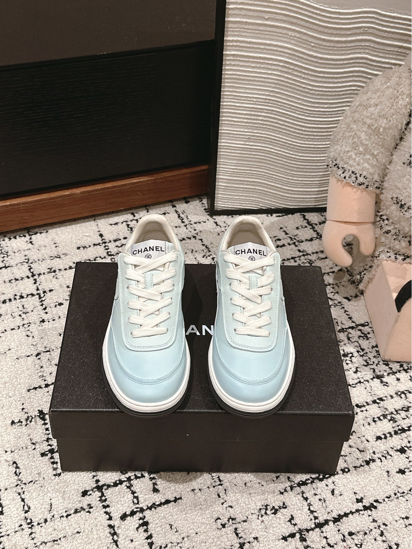 SNEAKER IN BLUE PASTEL HAND-POLISHED CALFSKIN 977829、mysite、Cacoeks