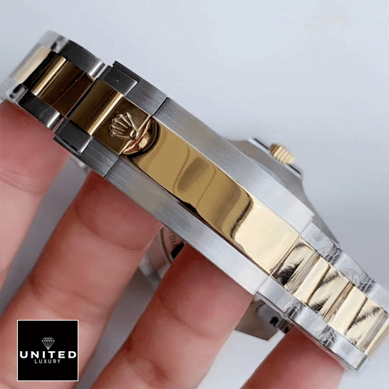 Rolex Sea-Dweller Two Tone Black Dial 126603-0001 Oyster Replica 4 Rolex Sea-Dweller 126603-0001 Replica Oyster Steel & Gold Bracelet