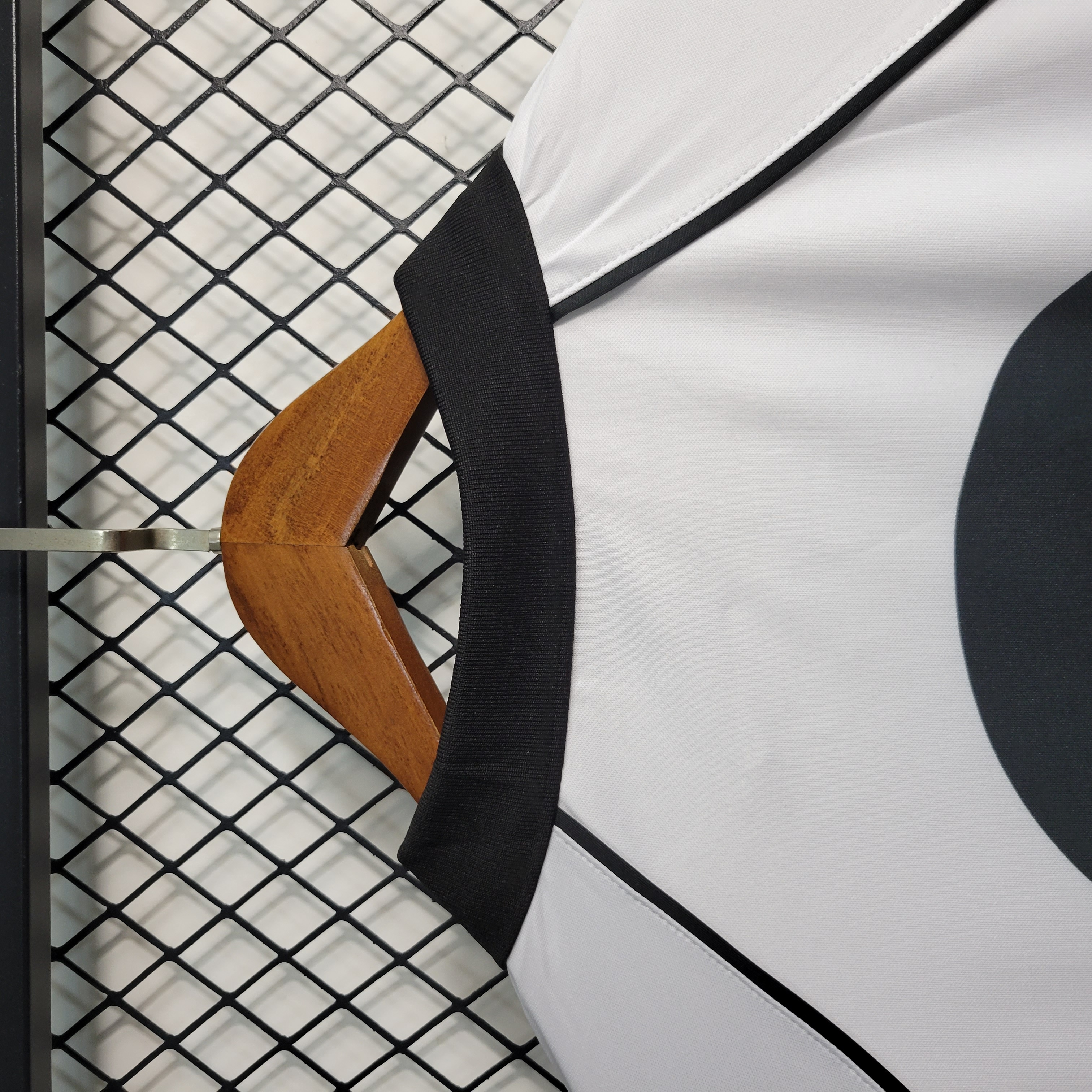 Higojerseys-Retro Juventus 1997-98 Home Stadium Jersey