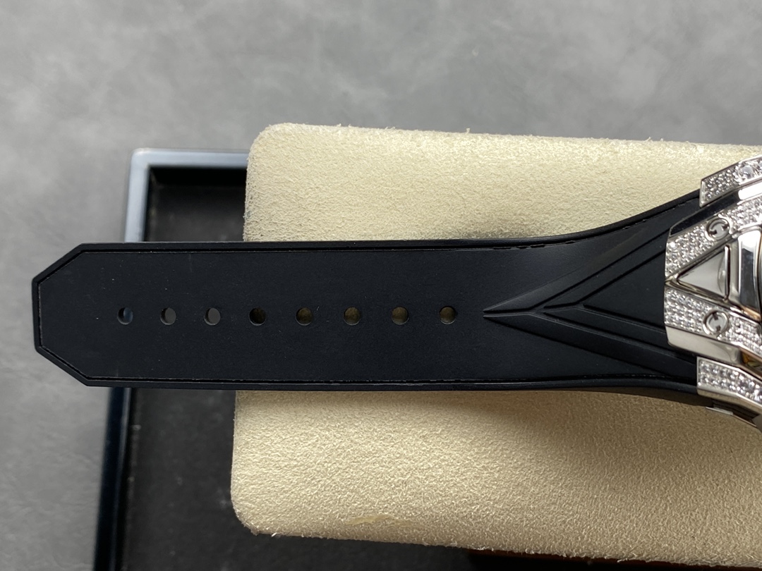 418.NX.1107.RX.1604.MXM20 Hublot Big Bang Sang Bleu II Titanium Pave-fasswatch