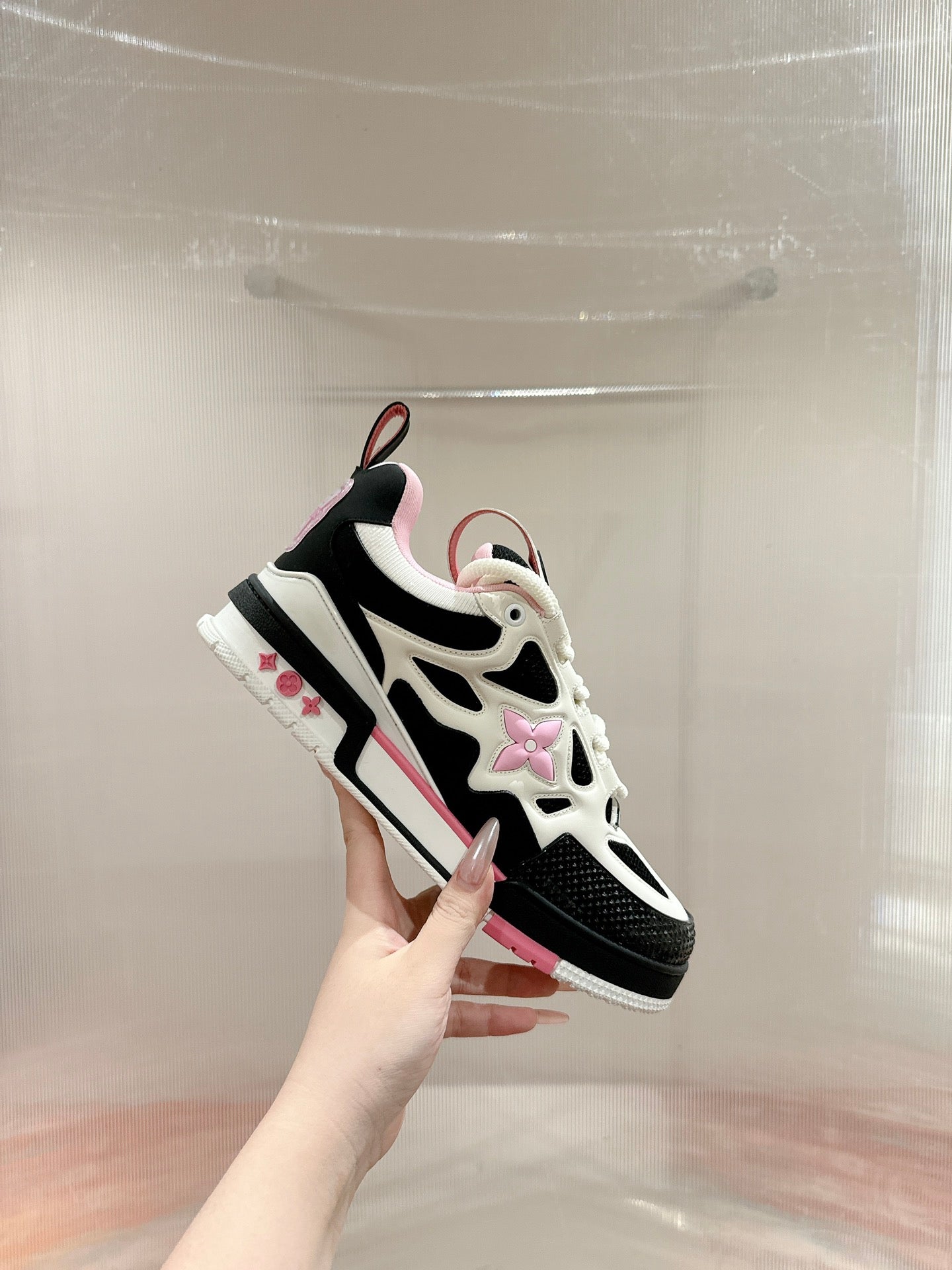 LV SKATE SNEAKER IN WHITE MIX BLACK AND LIGHT PINK CALFSKIN、mysite、Cacoeks