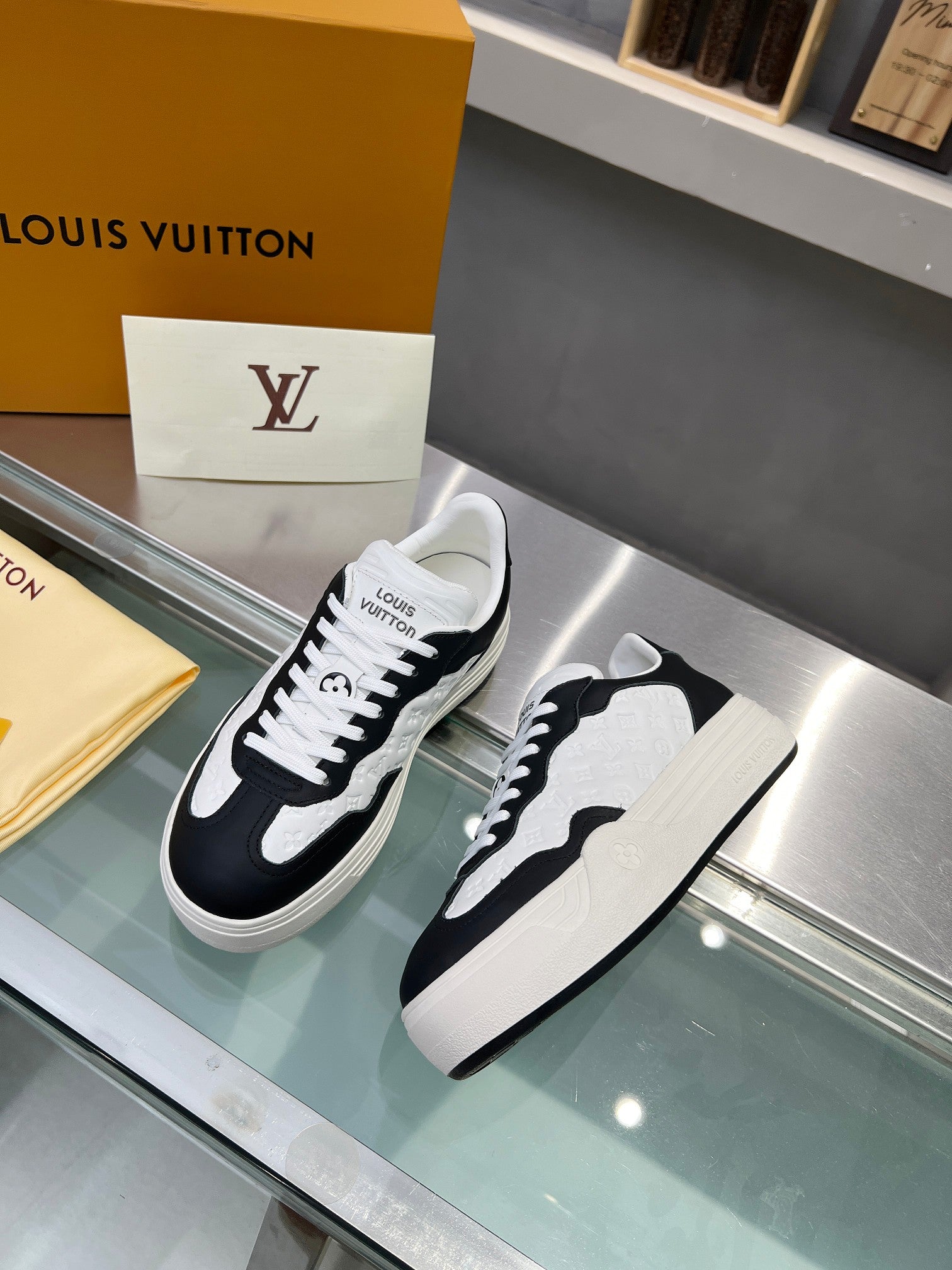 LV WOMEN GROOVY PLATFORM IN WHITE MIX BLACK EMBOSSED CALFSKIN、mysite、Cacoeks