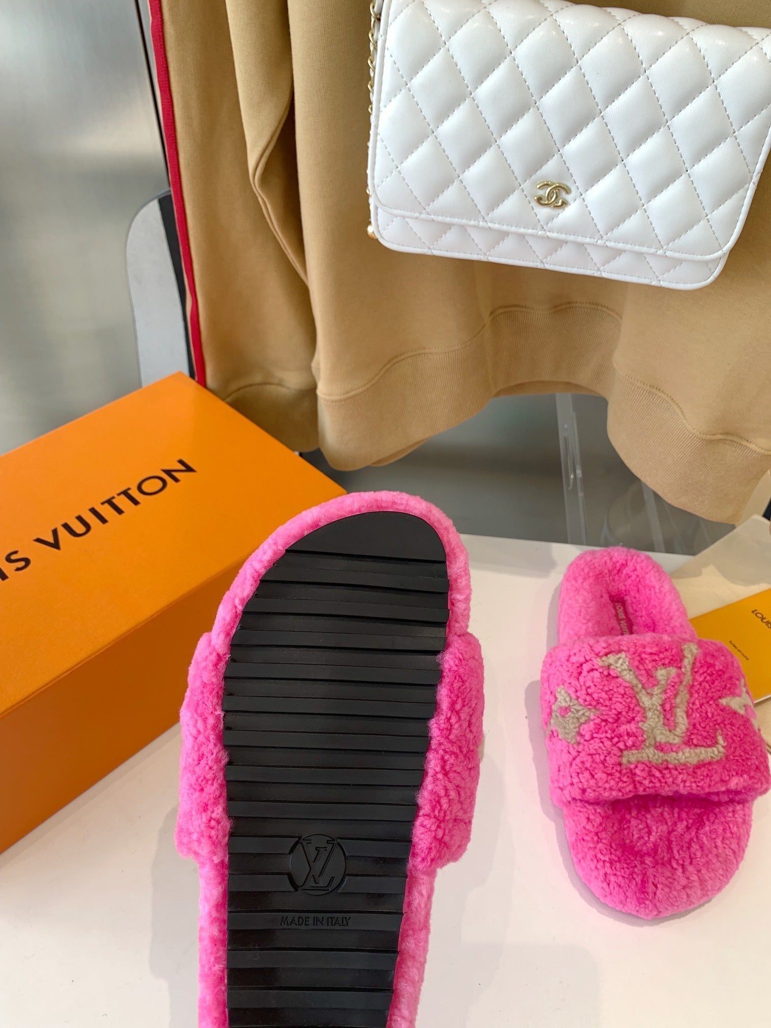 LV WOMEN'S PASEO FLAT SLIPPER IN BRIGHT PINK FLEECE WITH TAN BROWN LOGO、mysite、Cacoeks