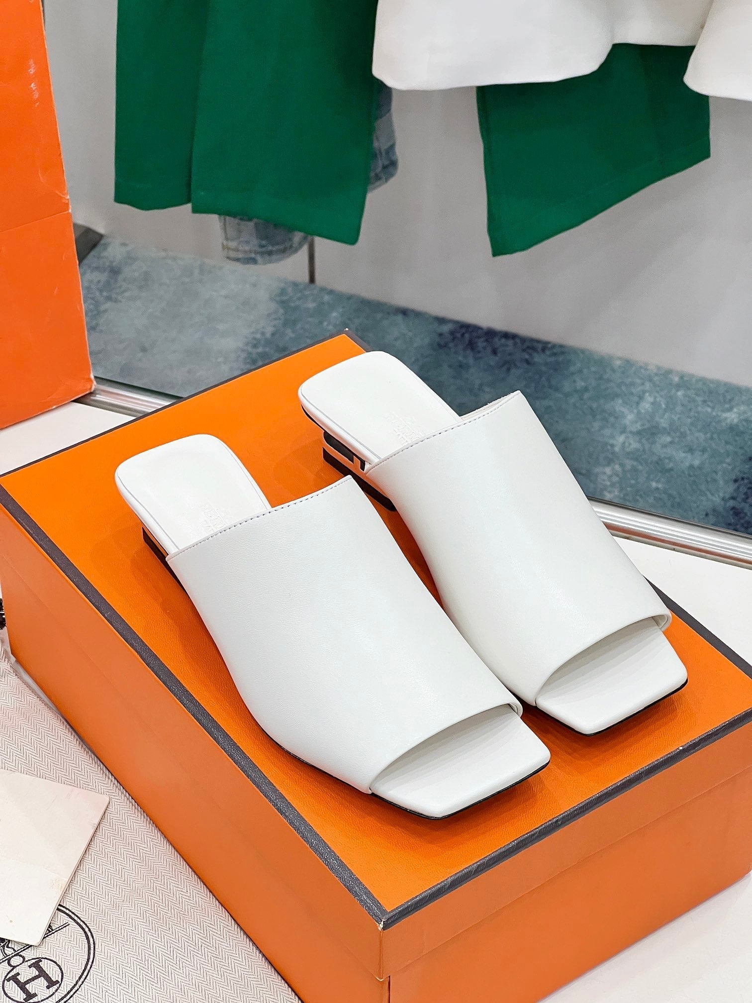 IDOLE SANDAL IN WHITE CALFSKIN、mysite、Cacoeks