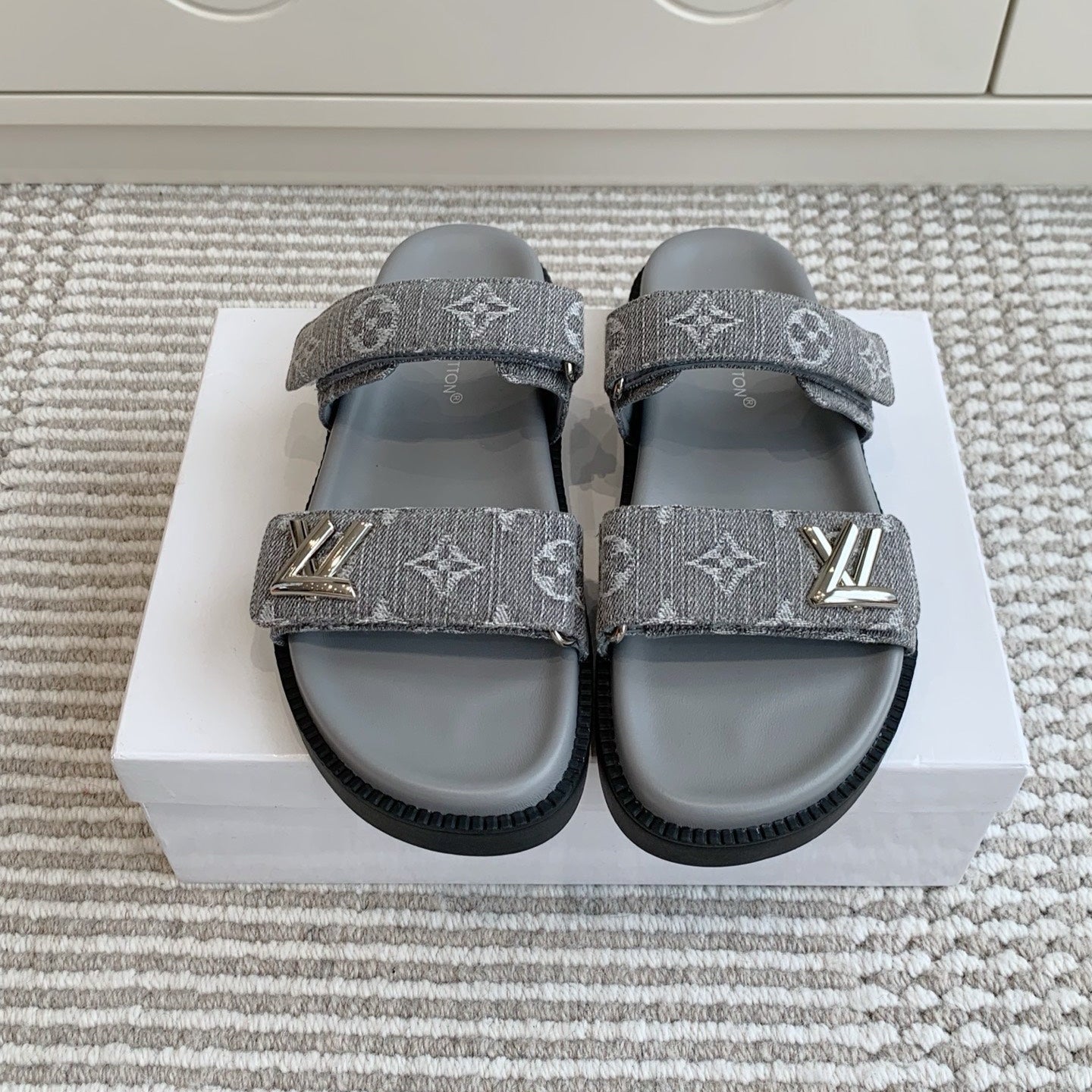 LV TWO-STRAP SANDALS 25S IN GREY DENIM AND CALFSKIN WITH SILVER HARDWARE、mysite、Cacoeks