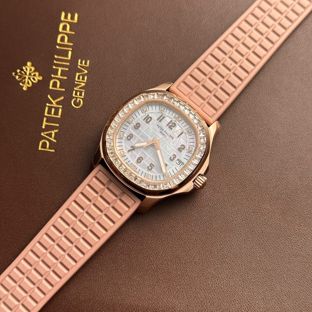 Đồng Hồ Patek Philippe Aquanaut 5072R Dây Hồng Mặt Khảm Trai (1)