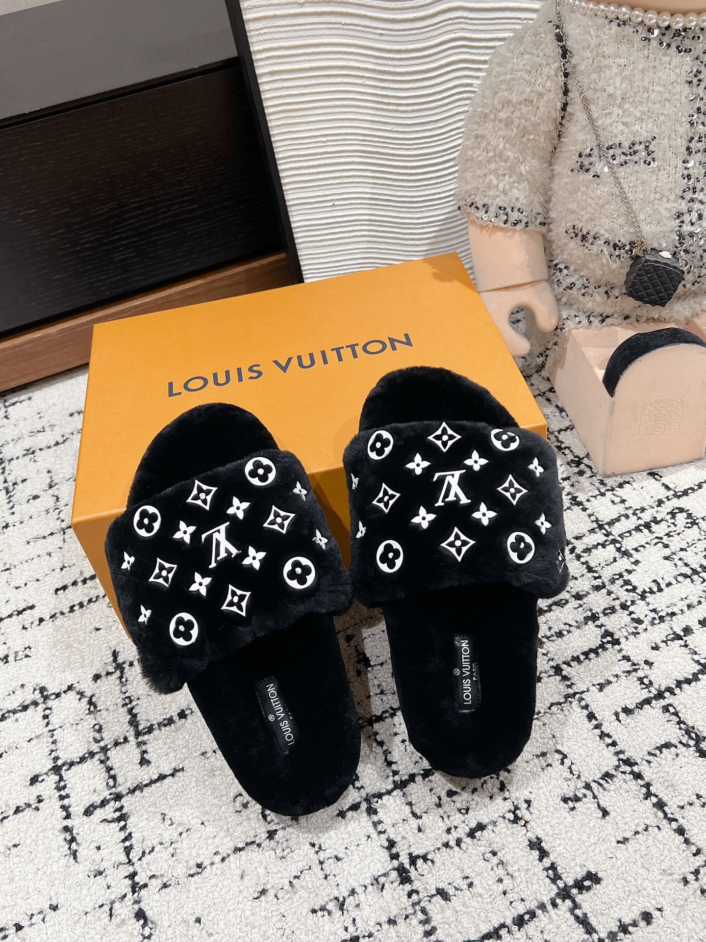 SLIPPER IN BLACK WOOL WITH WHITE LOGO、mysite、Cacoeks