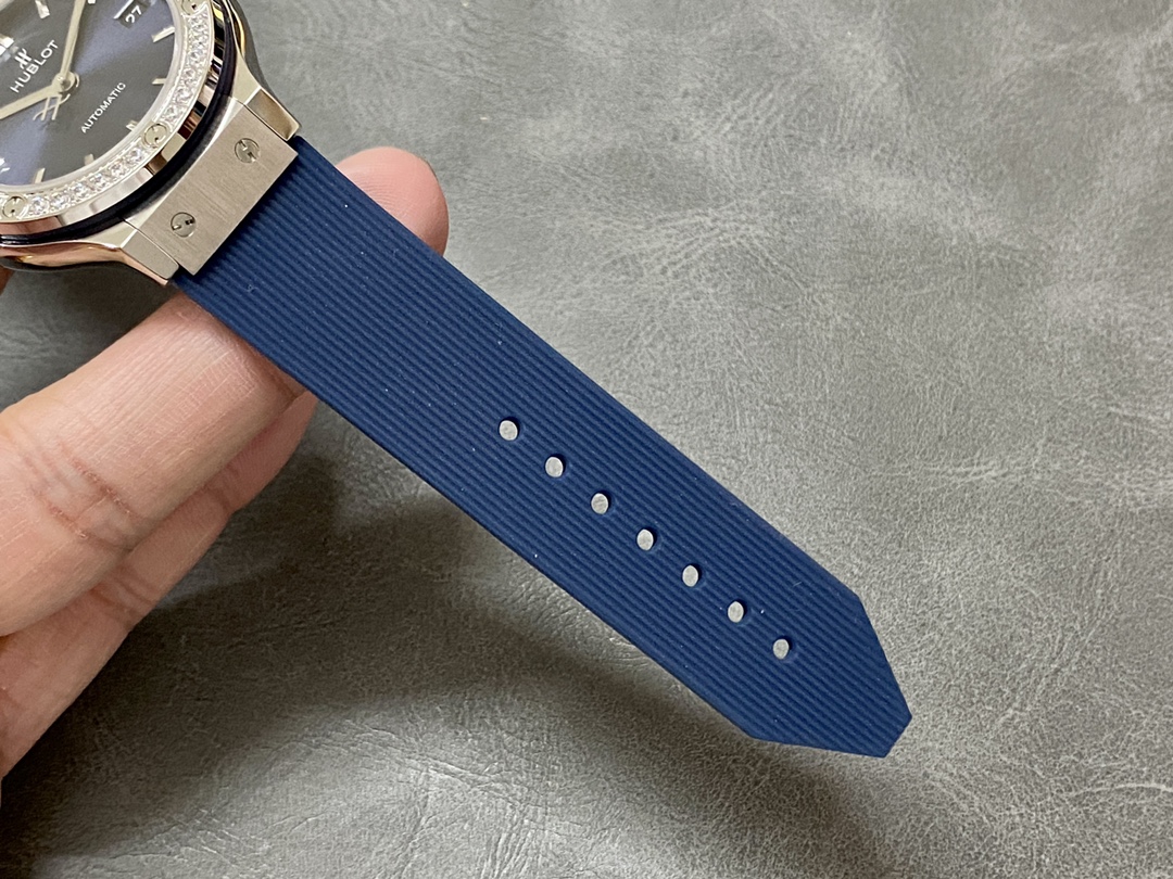 565.NX.7170.RX.1204 Hublot Classic Fusion Titanium Blue Diamonds-fasswatch