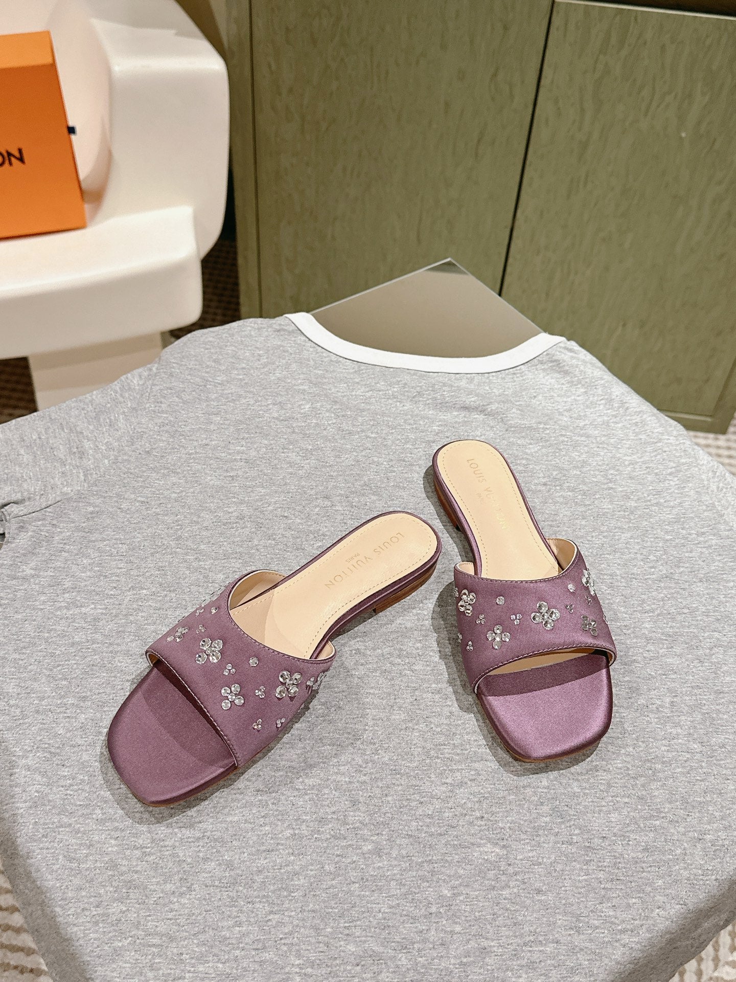 LV WOMEN FLAT MULE IN MAUVE PURPLE SATIN WITH RHINESTONE、mysite、Cacoeks