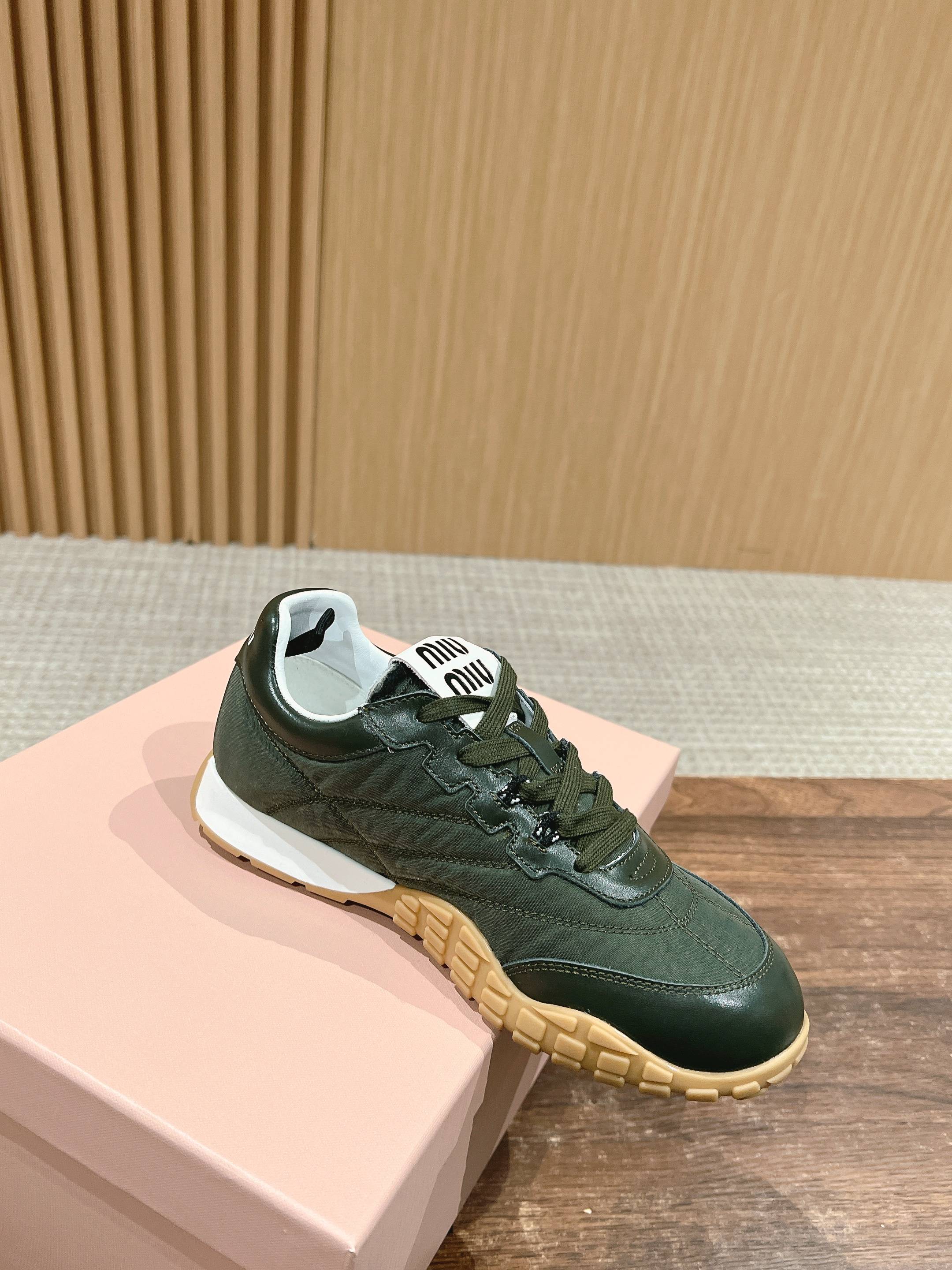 RUNNING SNEAKERS IN ARMY GREEN LAMBSKIN AND FABRIC ANTI-SLIP RUBBER SOLE、mysite、Cacoeks