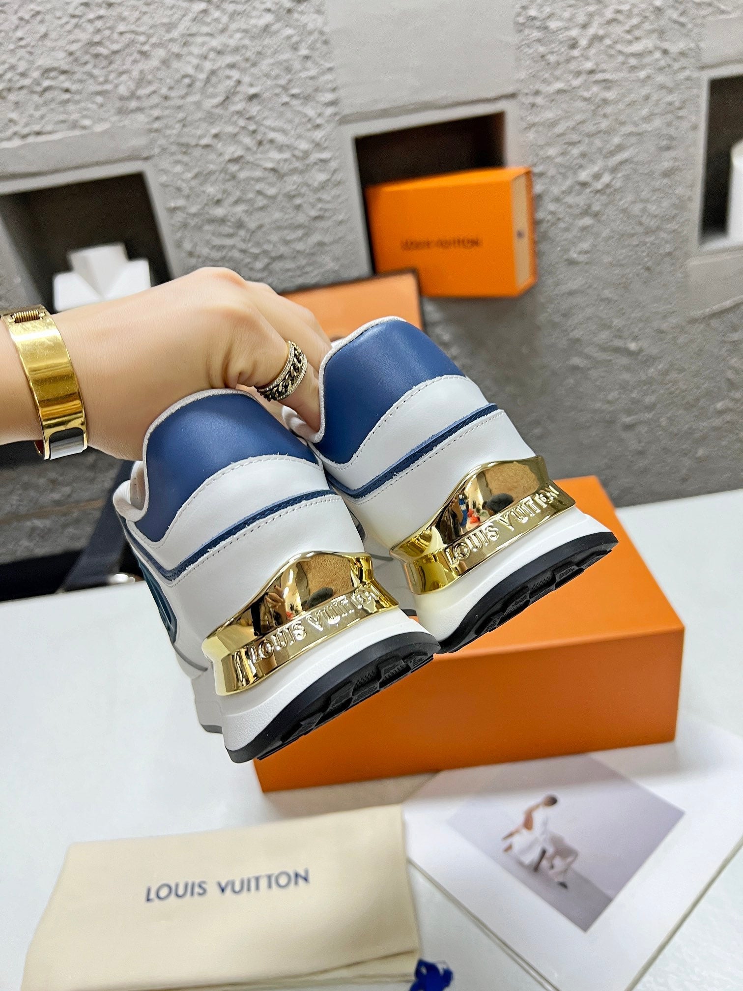 LV WOMEN SNEAKER IN WHITE MIX BLUE CALFSKIN、mysite、Cacoeks