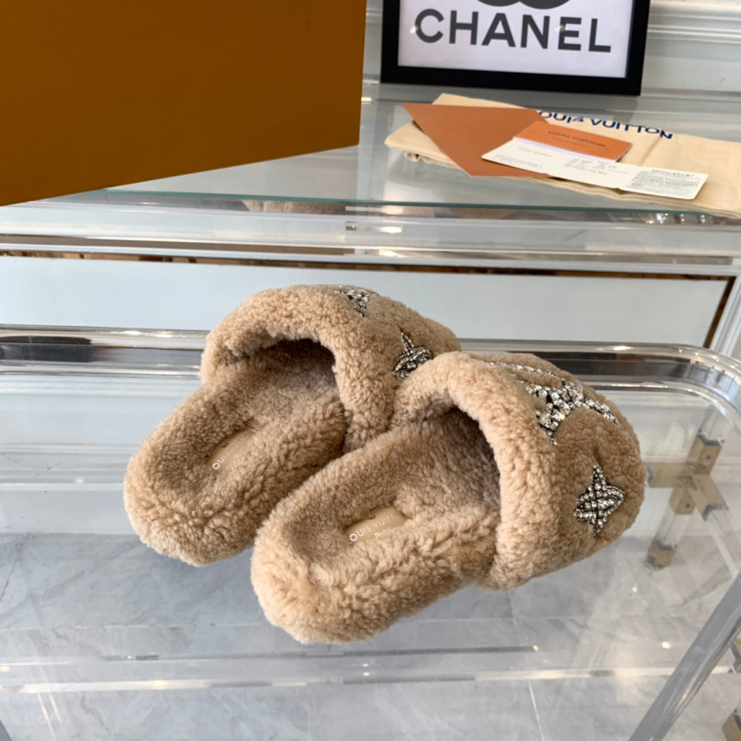 LV WOMEN'S PASEO FLAT SLIPPER IN TAN BROWN FLEECE、mysite、Cacoeks