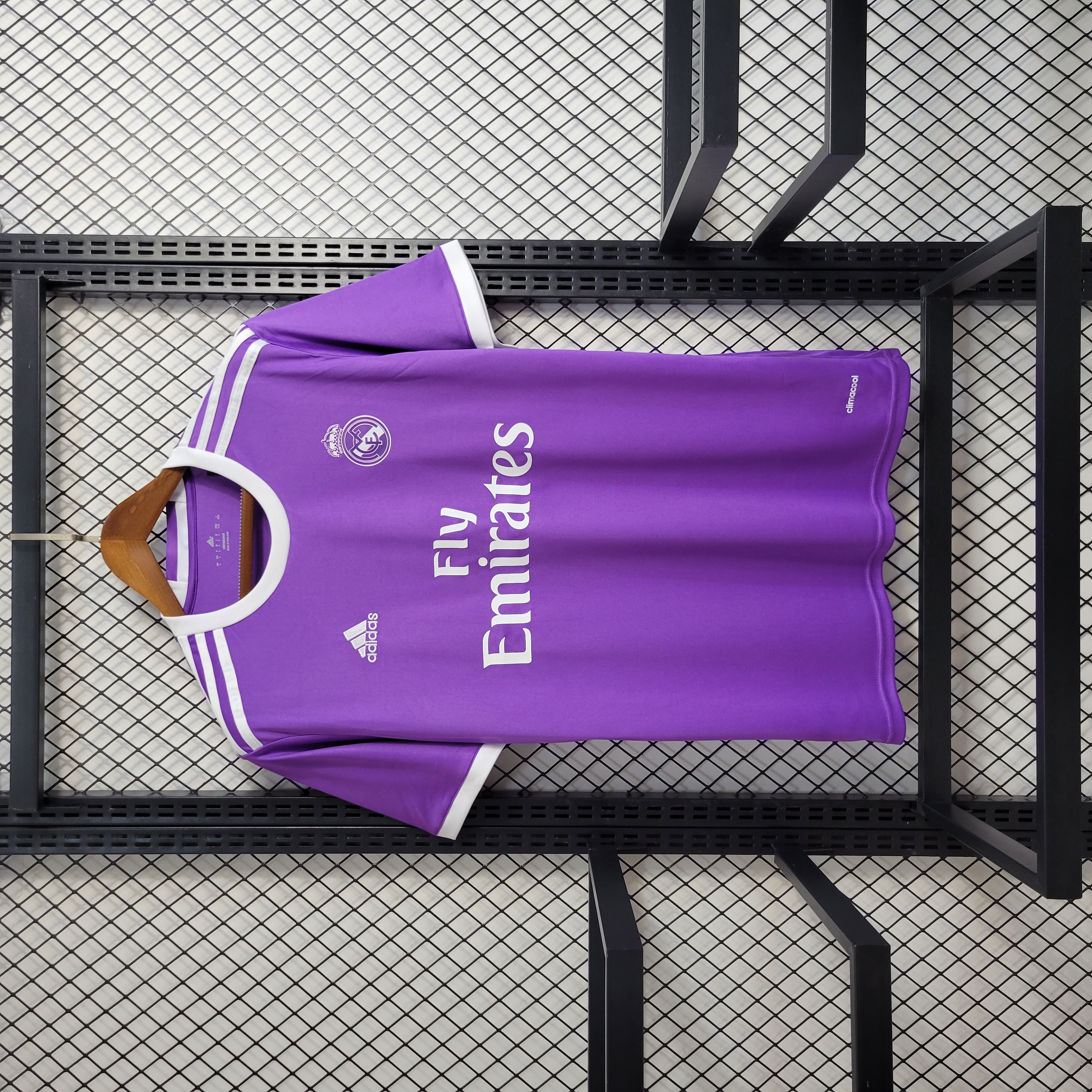 Higojerseys-Real Madrid Retro 16-17 Away Jersey - Champions League Final Version