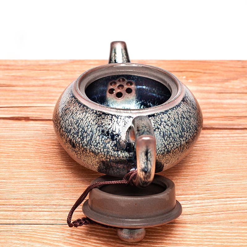 GEEK BAR-https://www.hot-toy.com/