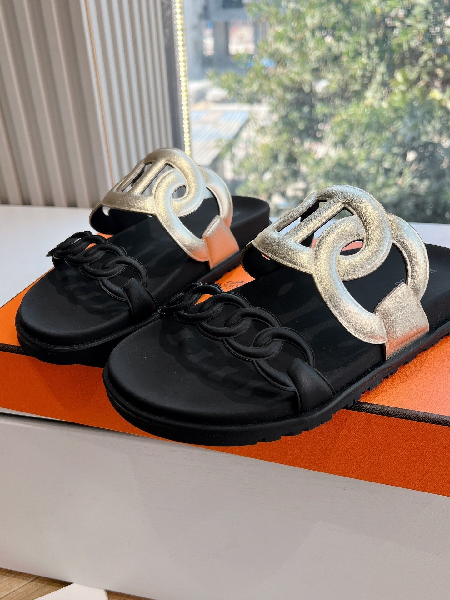 EXTRA SANDAL IN GOLD MIX BLACK CALFSKIN、mysite、Cacoeks