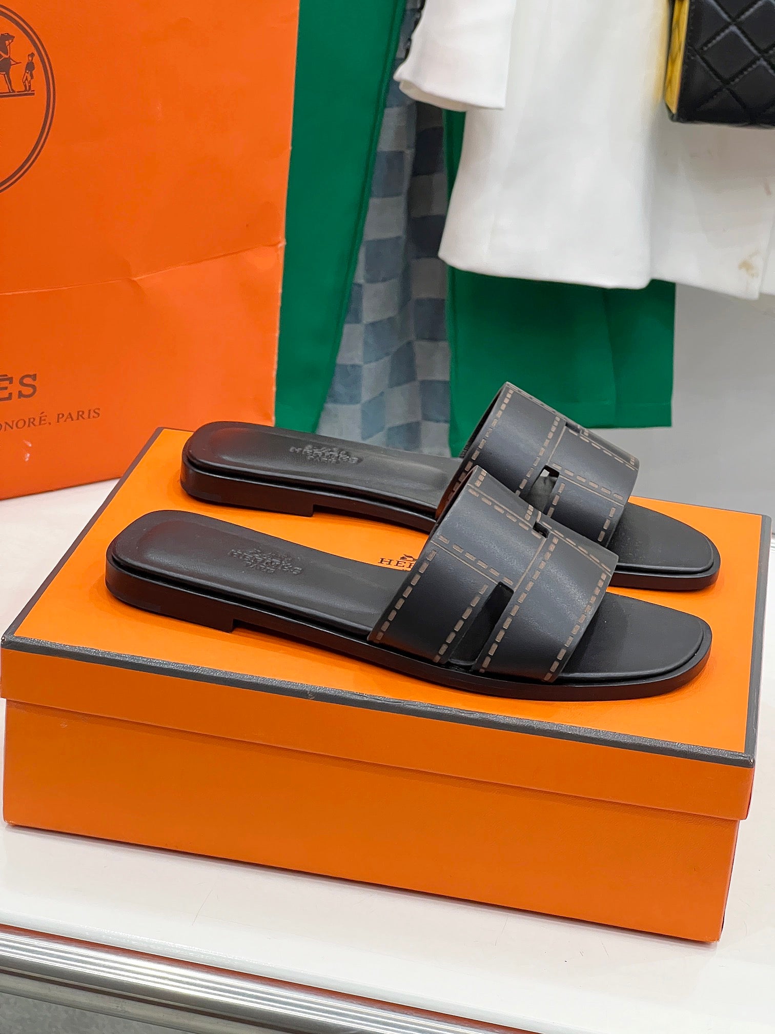 IDIOMA SANDAL IN BLACK CALFSKIN、mysite、Cacoeks