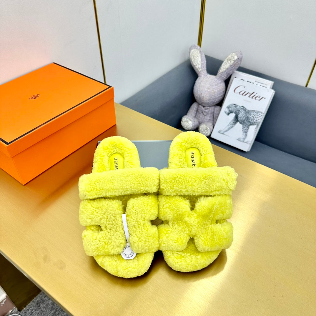CHYPRE SANDAL IN SUNSHINE YELLOW SHEARLING、mysite、Cacoeks