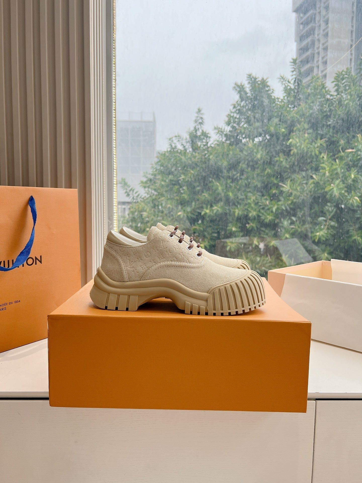 LV ARCHLIGHT SKATE SNEAKER IN PALE BROWN EMBOSSED SUEDE、mysite、Cacoeks