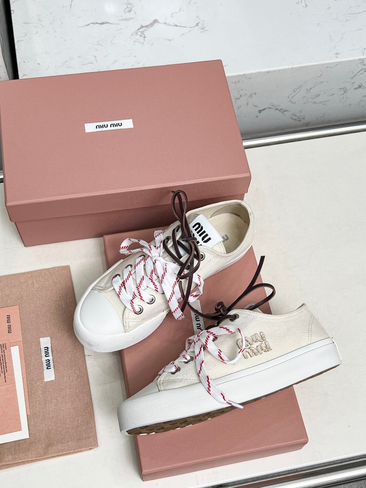 WASHED-DENIM SNEAKERS IN OFF WHITE CANVAS WITH BROWN AND STRIPED LACES、mysite、Cacoeks