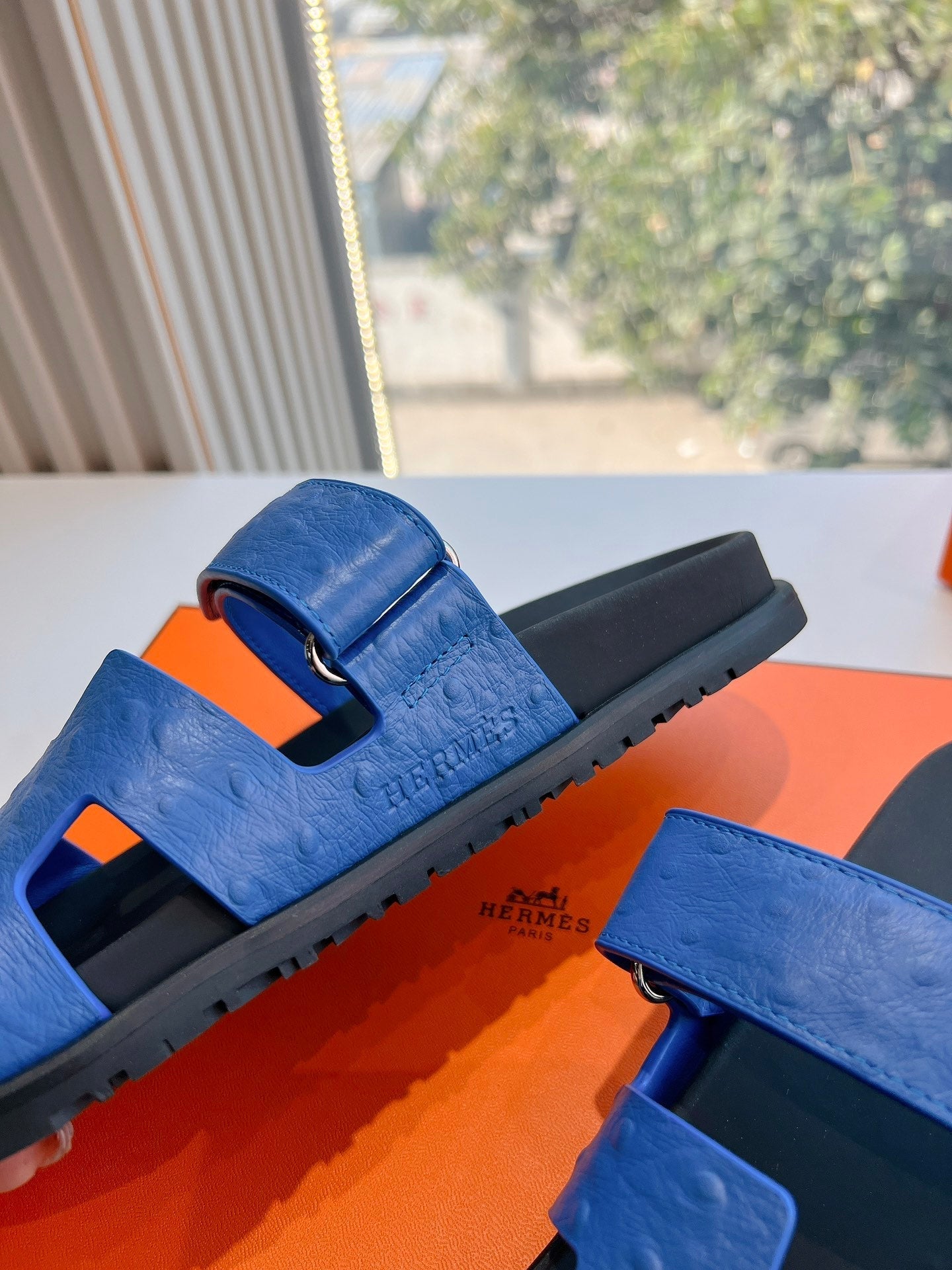 CHYPRE SANDAL IN COBALT BLUE GRAINED CALFSKIN、mysite、Cacoeks