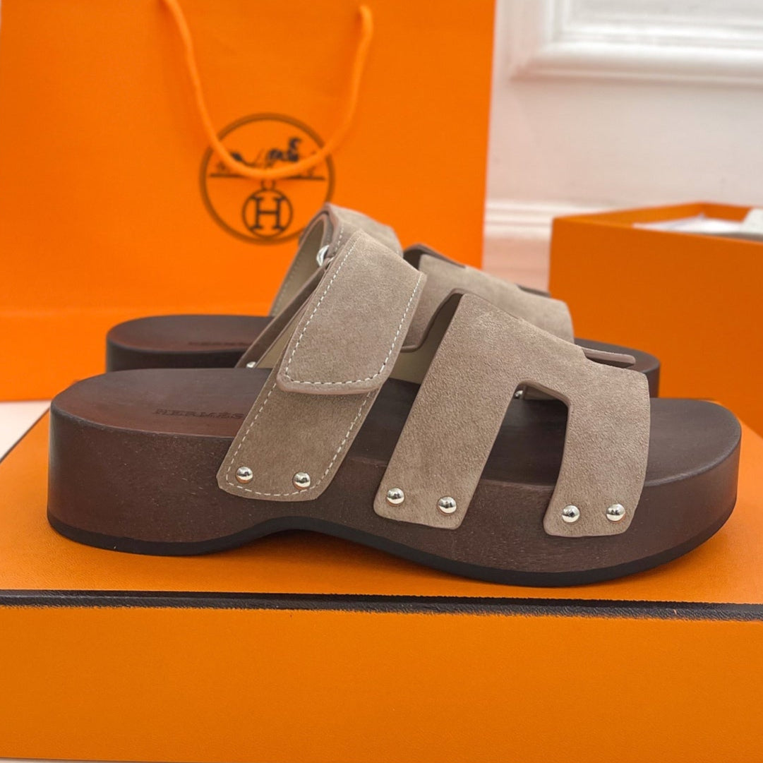 KOS CLOG IN KHAKI BROWN SUEDE、mysite、Cacoeks