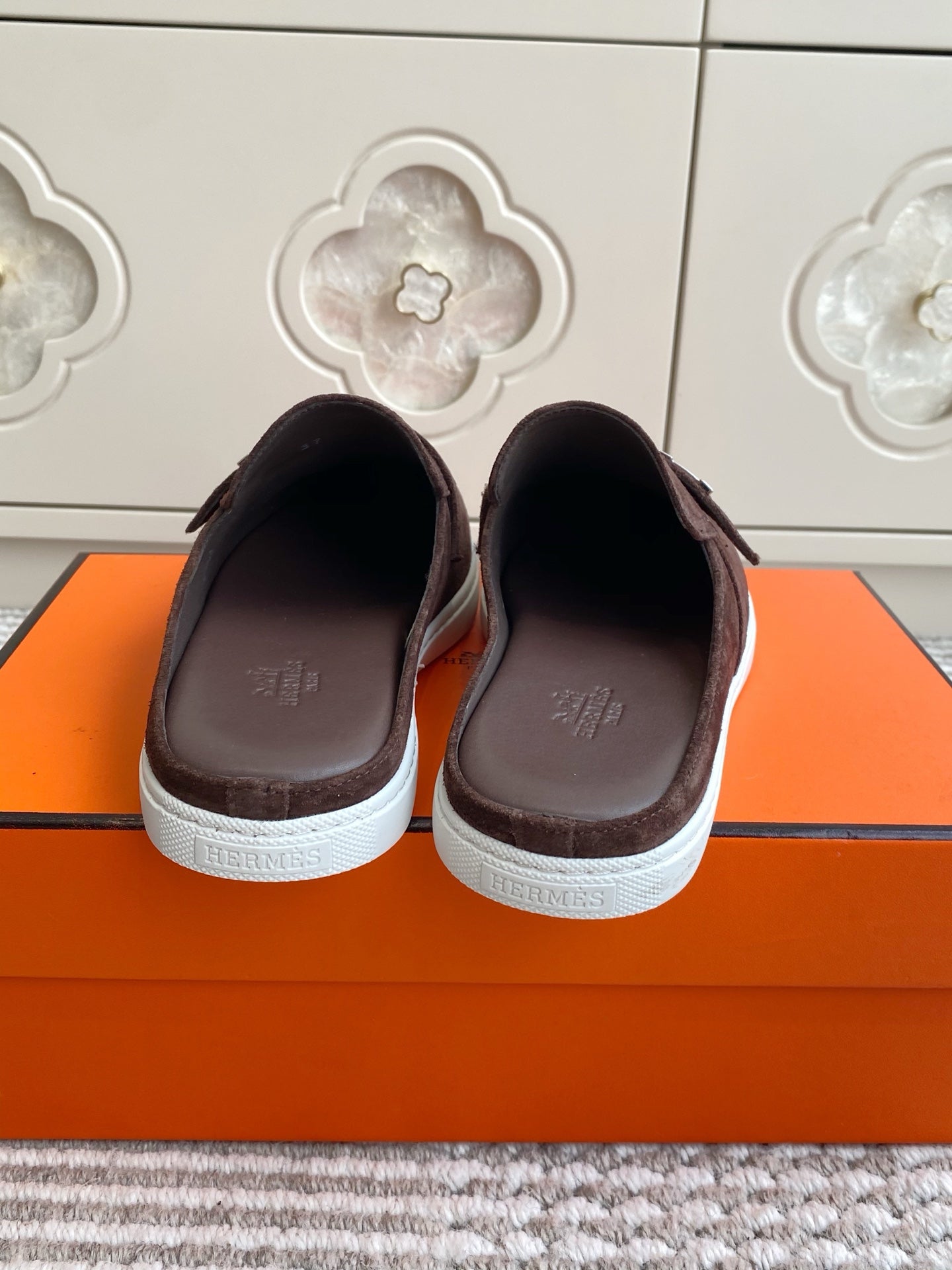 HM 25S MULES IN DARK BROWN SUEDE WITH SILVER HARDWARE、mysite、Cacoeks