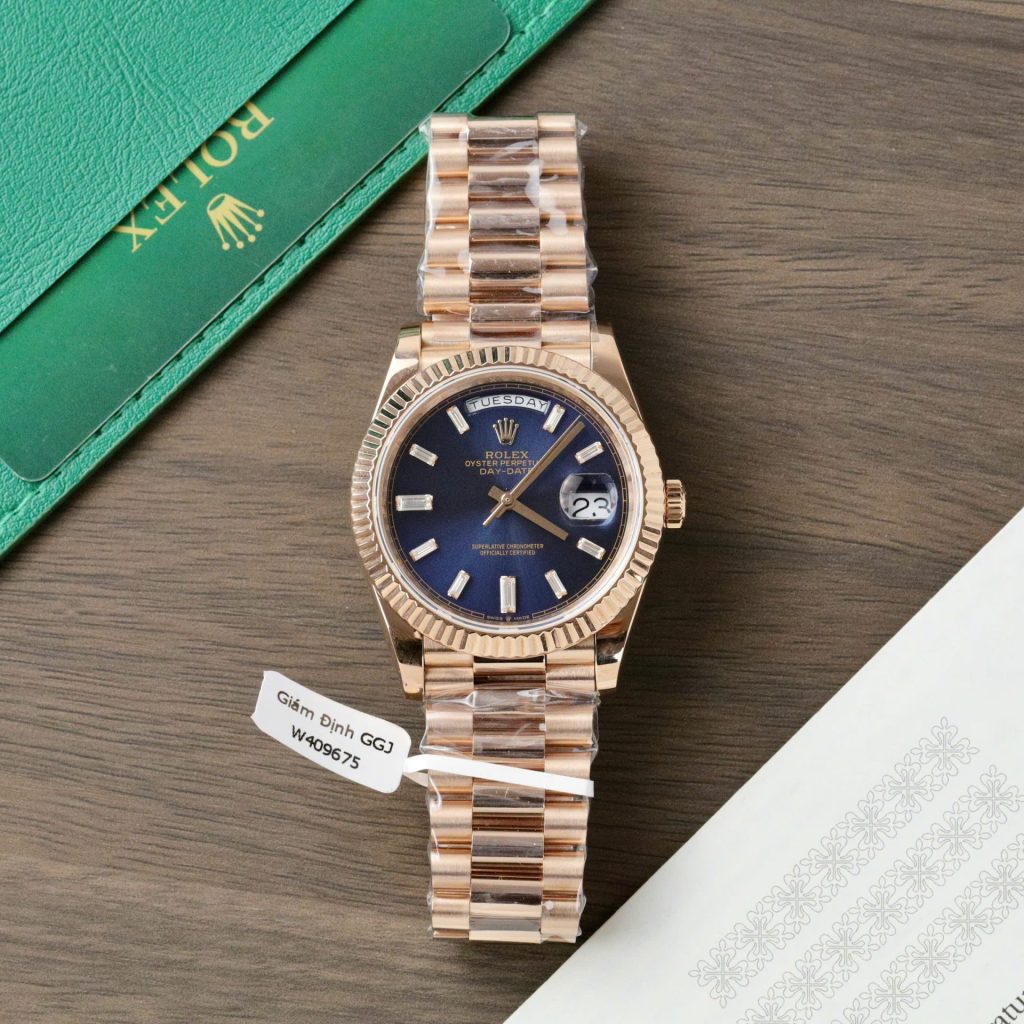 Đồng Hồ Nam Rolex Day-Date Mặt Xanh Chế Tác Trọng Lượng 186Gram Bọc Vàng Thật 40mm (2)
