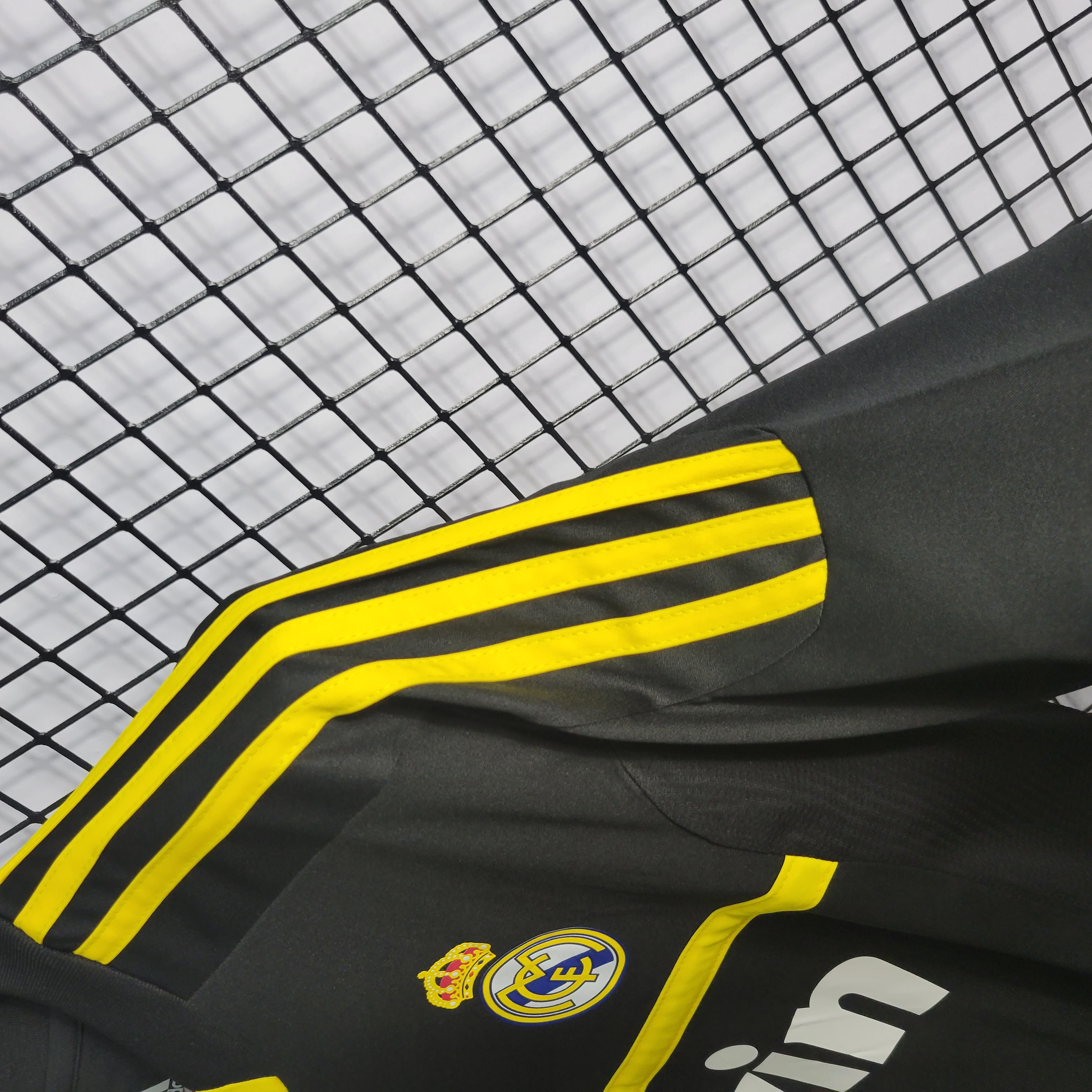 Higojerseys-Retro Real Madrid 11-12 Black Goalkeeper Jersey