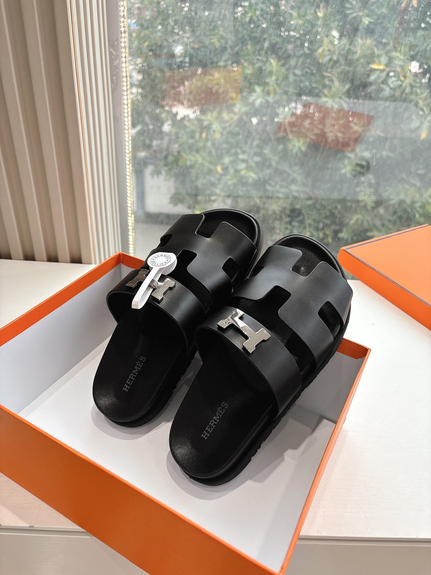 CHYPRE SANDAL IN BLACK CALFSKIN、mysite、Cacoeks