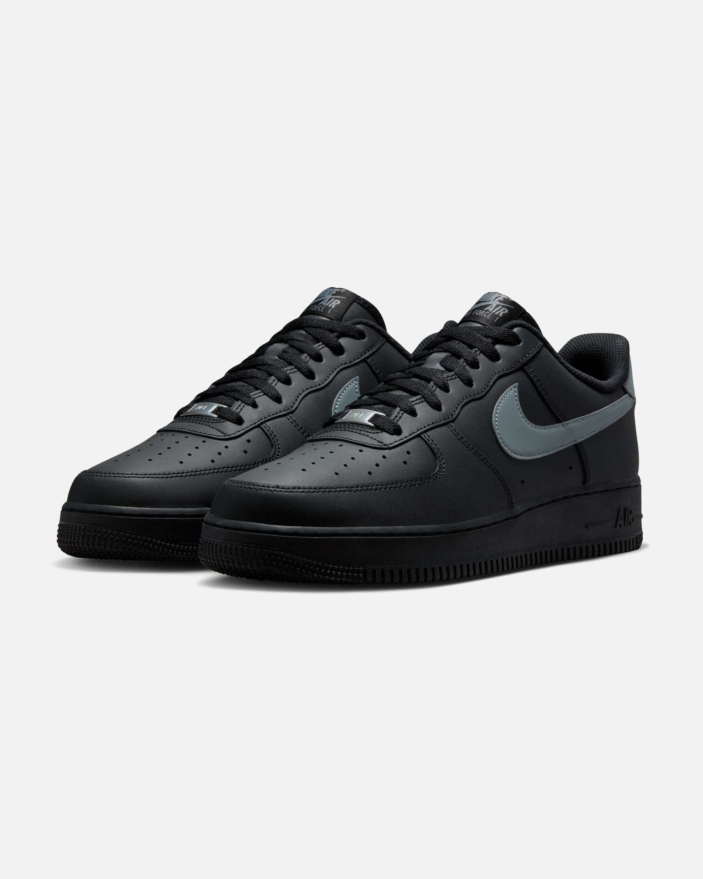 NIKE AIR FORCE 1 '07 - BLACK/ COOLGREY