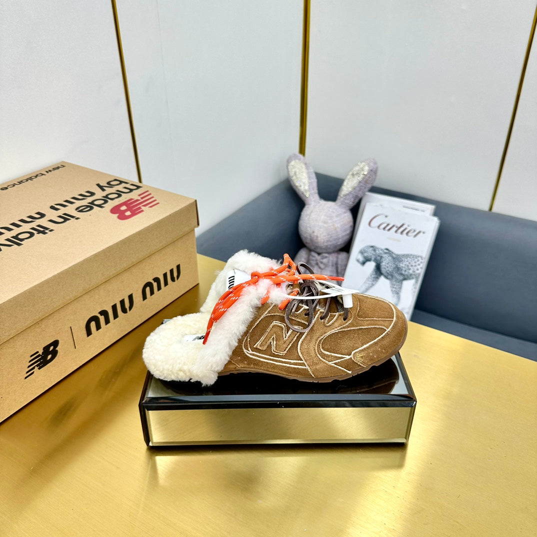 MIUxNEW 530 SNEAKER MULES IN BROWN BLEACHED SUEDE SHEARLING、mysite、Cacoeks