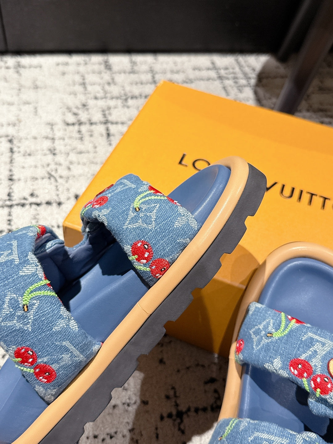 LV MIAMI DOUBLE-STRAP SANDALS 25S IN BLUE DENIM AND CALFSKIN、mysite、Cacoeks