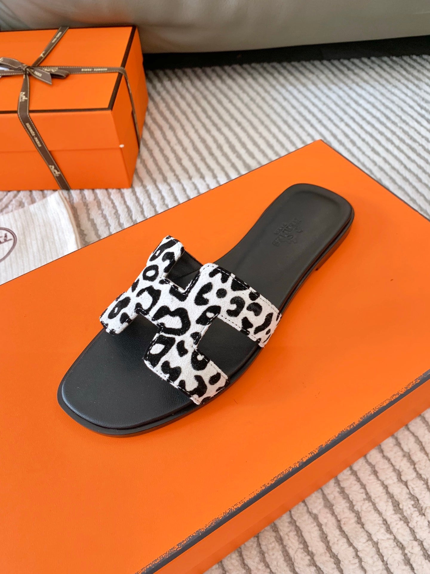 0RAN SANDAL IN BLACK MIX WHITE SUEDE、mysite、Cacoeks