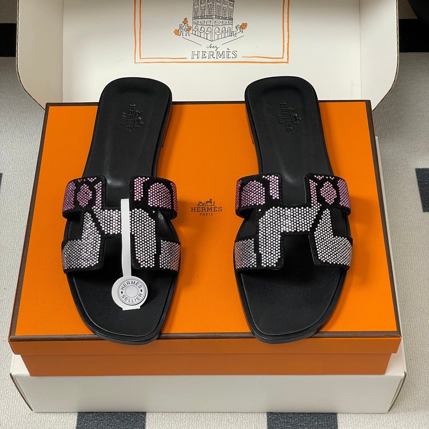 HM 25S ORAN SANDAL IN BLACK LAMBSKIN WITH WHITE MIX PINK STONE DETAILS、mysite、Cacoeks