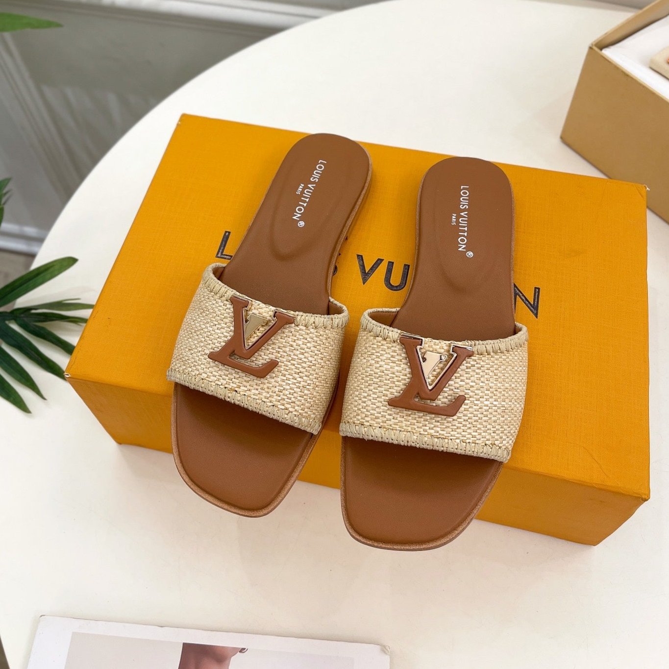 LV WOMEN CAPRI FLAT MULES IN CHOCOLATE BROWN LEATHER AND RAFFIA、mysite、Cacoeks