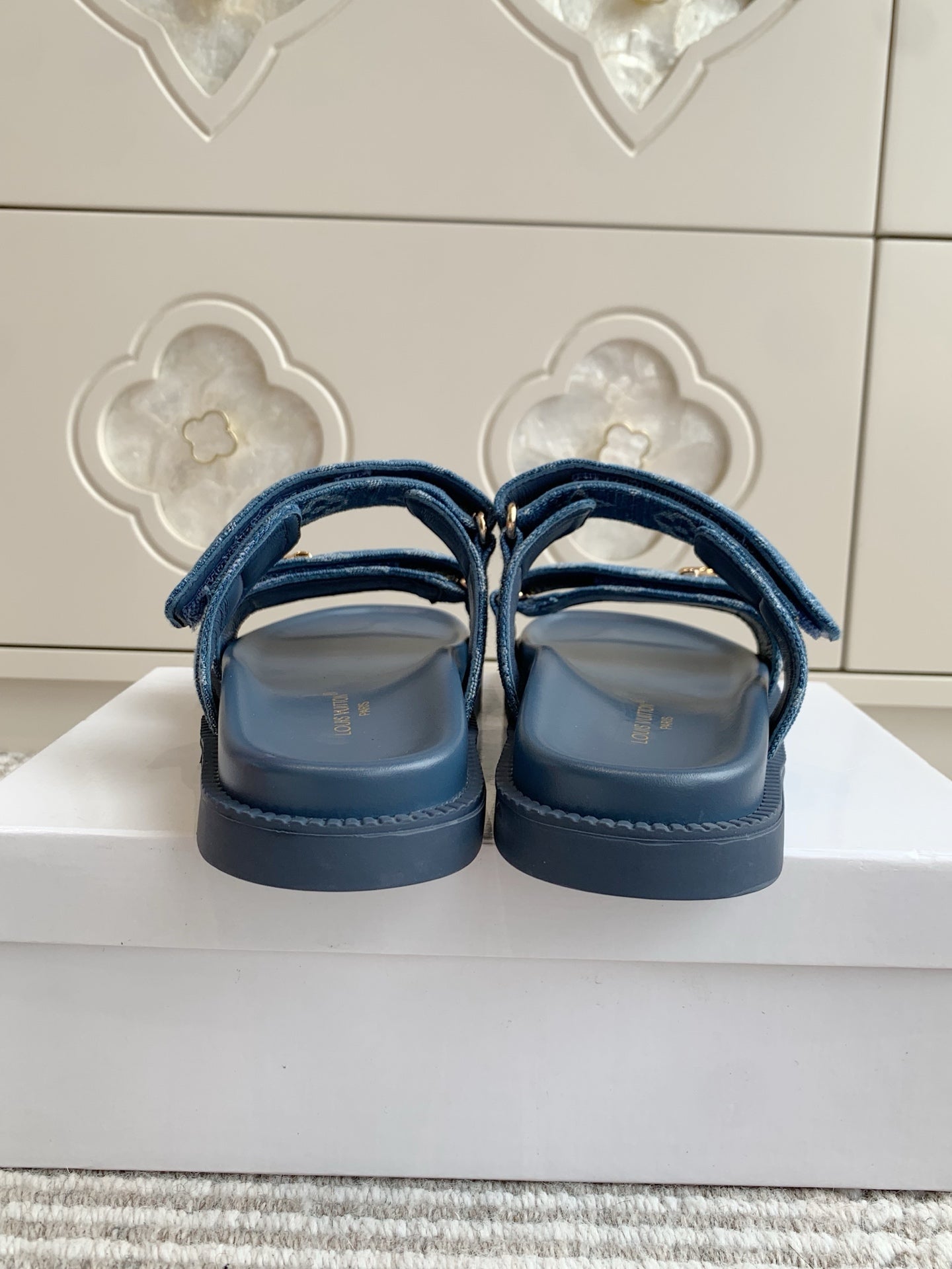 LV TWO-STRAP SANDALS 25S IN BLUE DENIM AND CALFSKIN WITH GOLD HARDWARE、mysite、Cacoeks