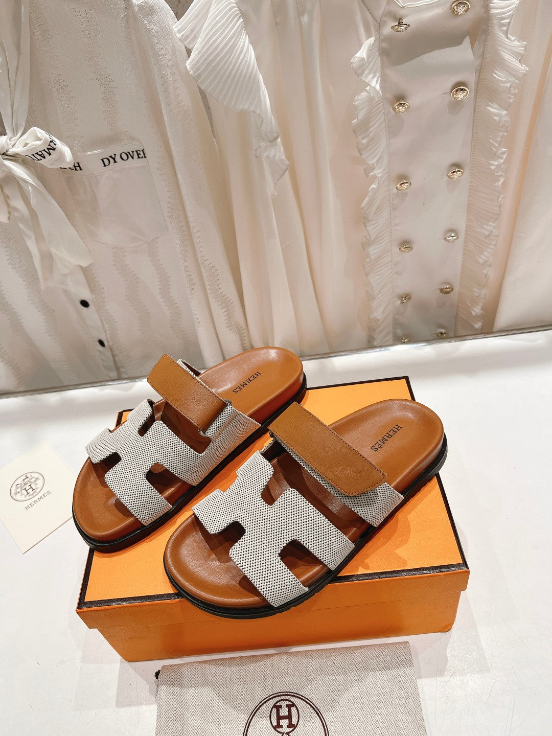 CHYPRE SANDAL BRIGHT BROWN LAMBSKIN AND SILVER DENIM、mysite、Cacoeks