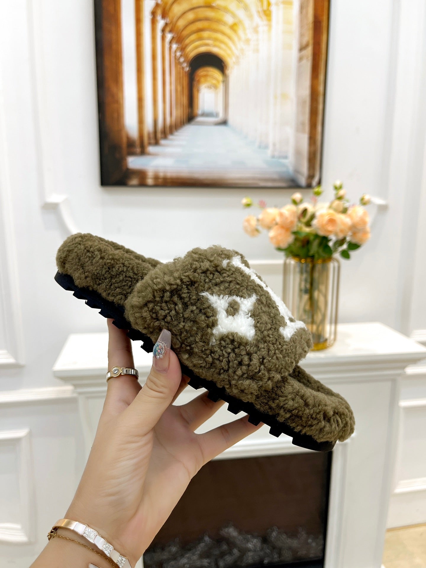 LV FLAT SLIPPER IN ARMY GREEN MIX WHITE SHEARLING、mysite、Cacoeks