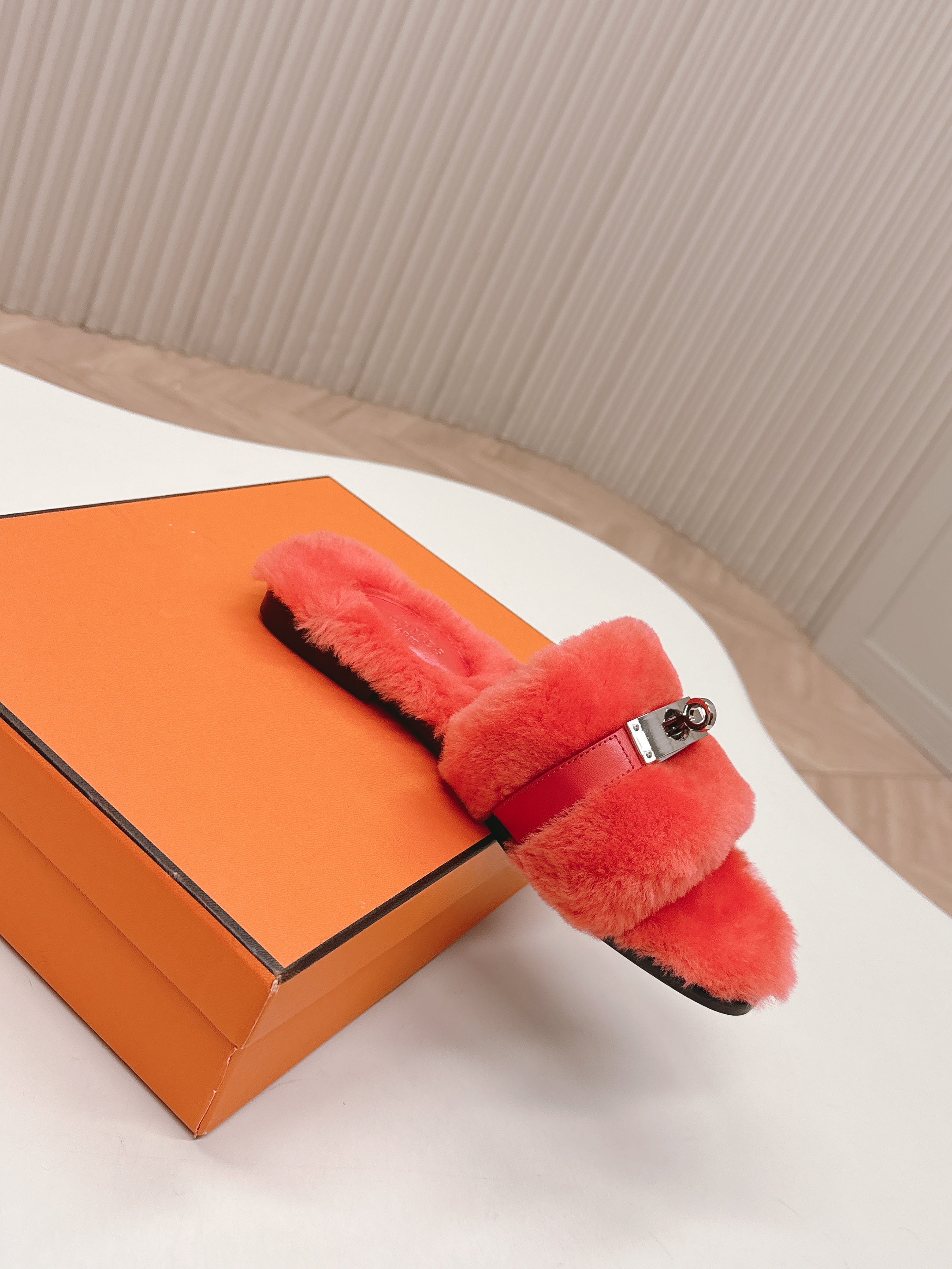 HM 25S ORAN SANDAL IN RED ORANGE SHEARLING WITH SILVER HARDWARE、mysite、Cacoeks