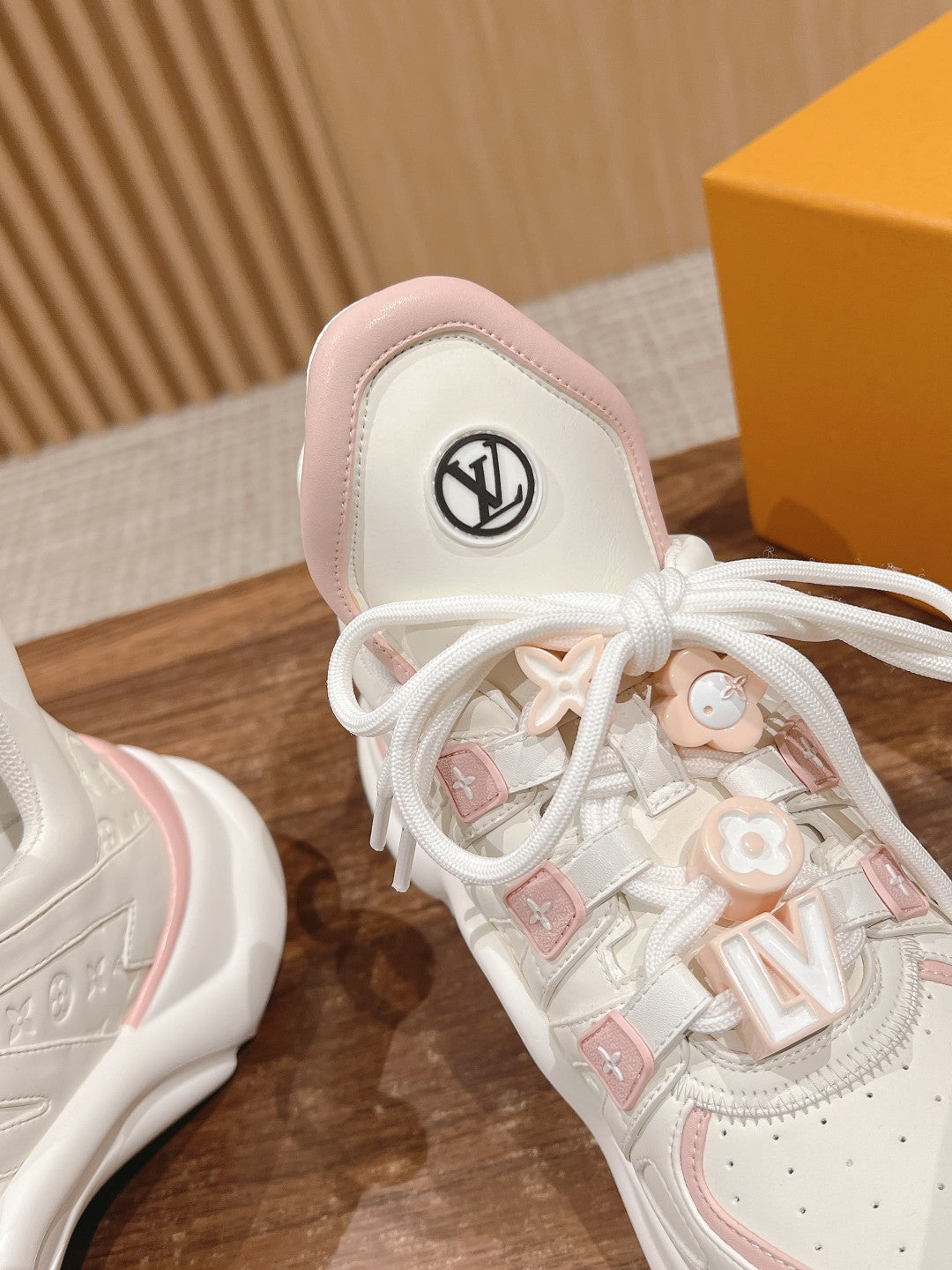 LV ARCHLIGHT SNEAKER IN WHITE MIX LIGHT PINK EMBOSSED CALFSKIN、mysite、Cacoeks