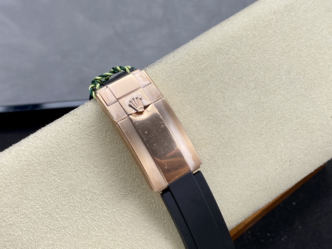 Rolex Daytona 126515LN 0006 Sundust 40mm Everose Gold Oysterflex 2025-fasswatch