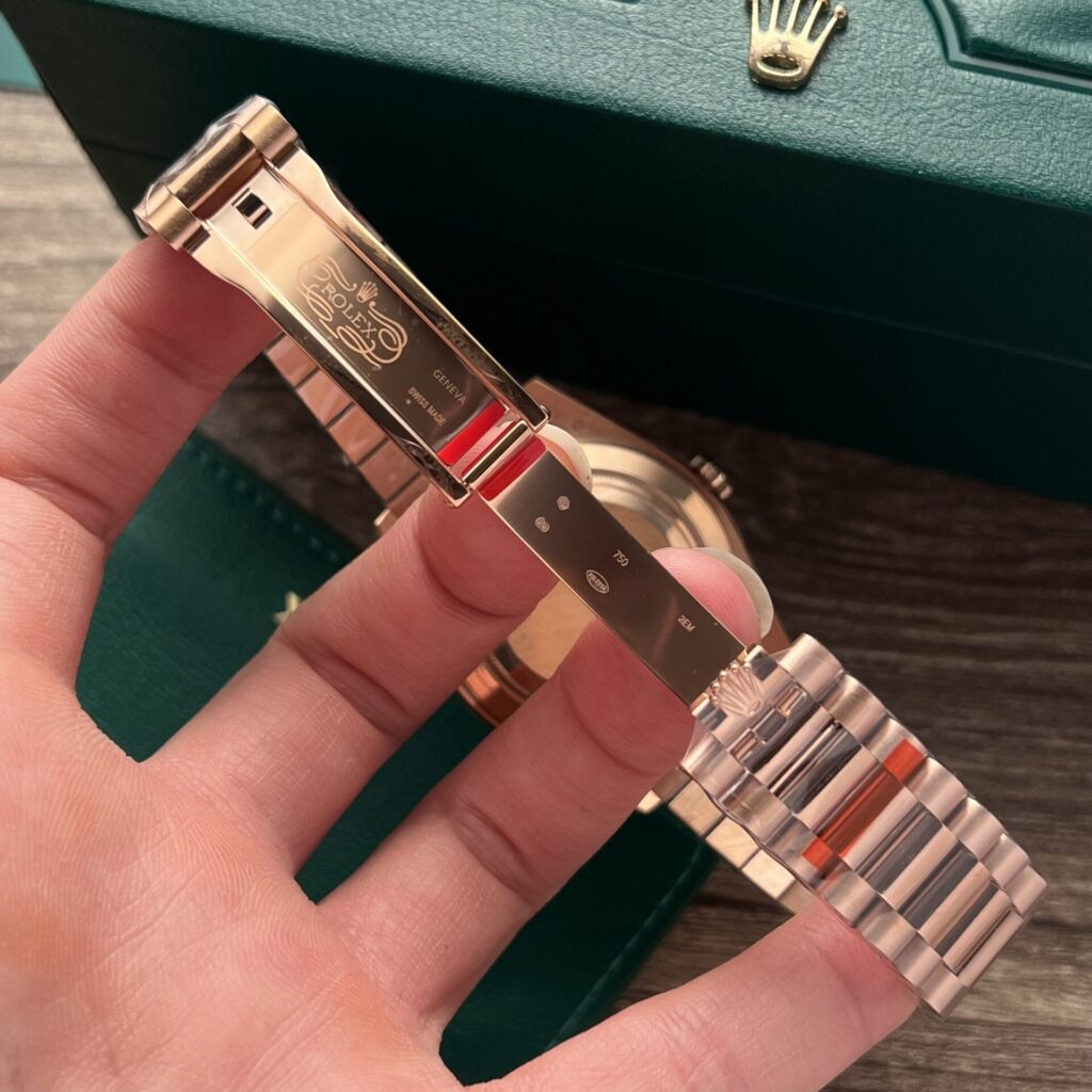 Đồng Hồ Rolex Day-Date 228235 Mặt Chocolate Đính Đá Fake 11 EW (2)