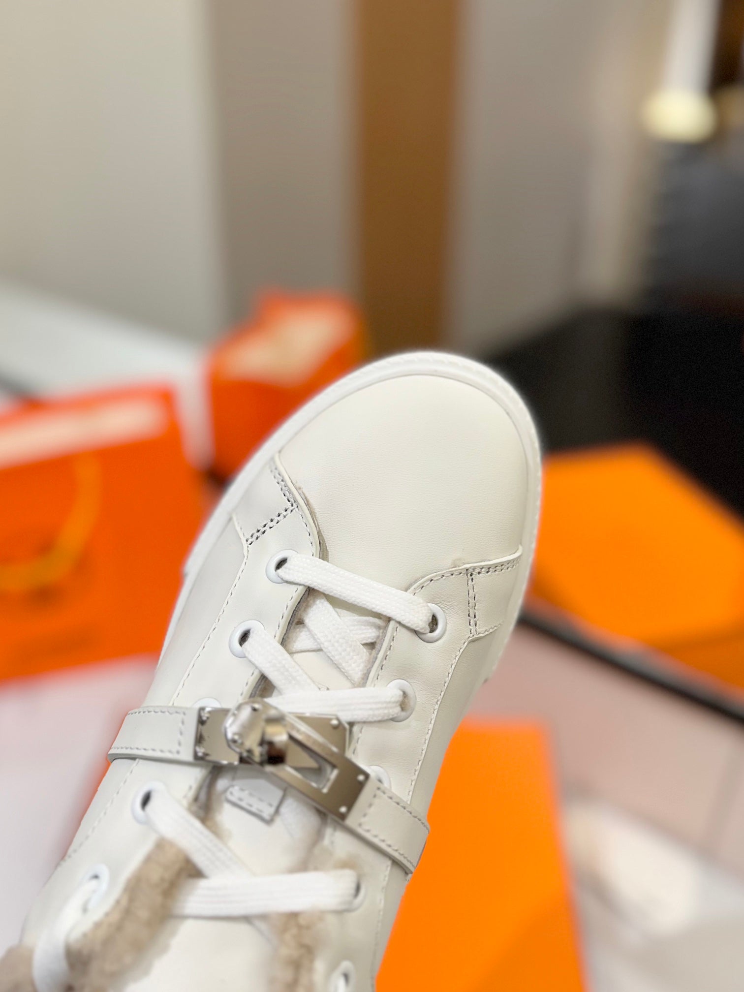 DAY SNEAKER IN WHITE CALFSKIN AND FLEECE LINING、mysite、Cacoeks